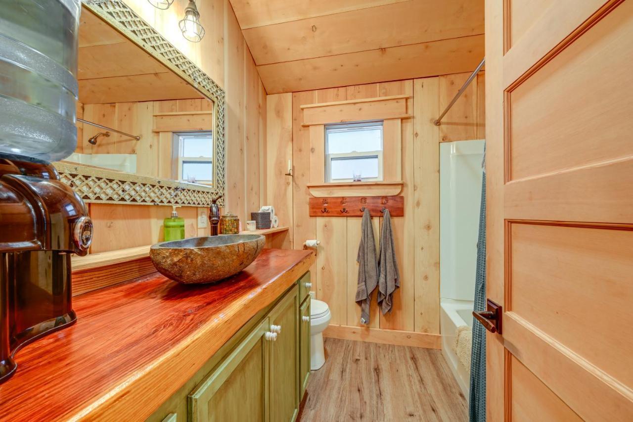 Enchanting Creekside Near Kings Canyon Park!